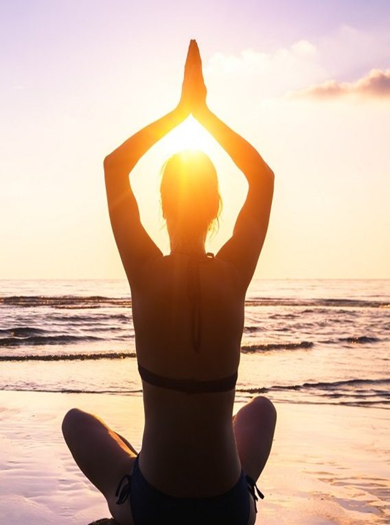 beach-yoga-1500×609-1